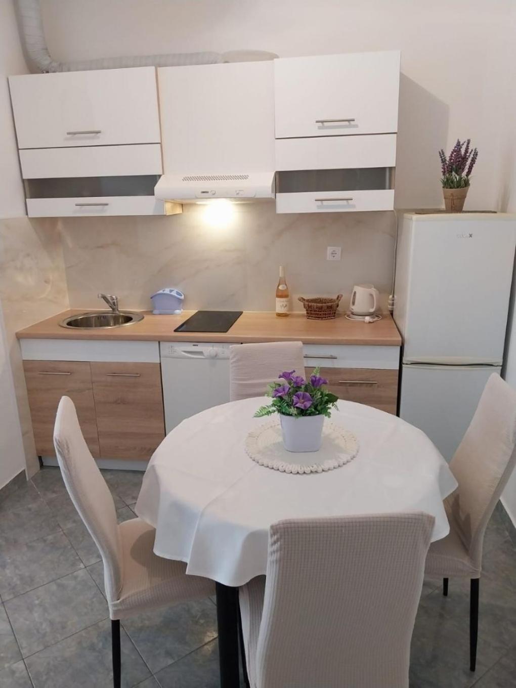 Apartments Josip Baška Voda المظهر الخارجي الصورة