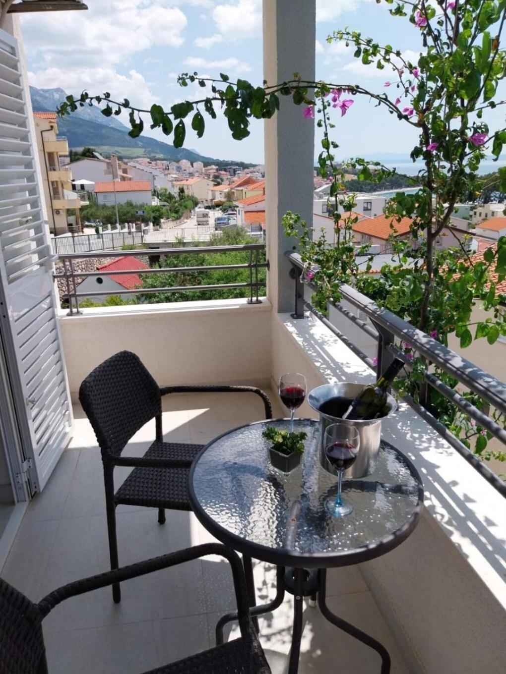 Apartments Josip Baška Voda المظهر الخارجي الصورة