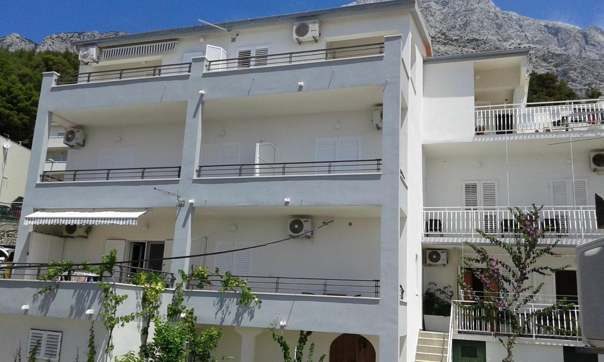 Apartments Josip Baška Voda المظهر الخارجي الصورة